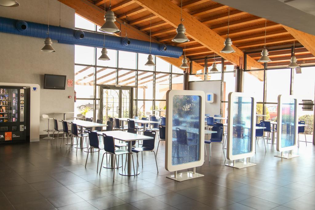 Ibis Budget Madrid Alcala De Henares La Dehesa Bagian luar foto
